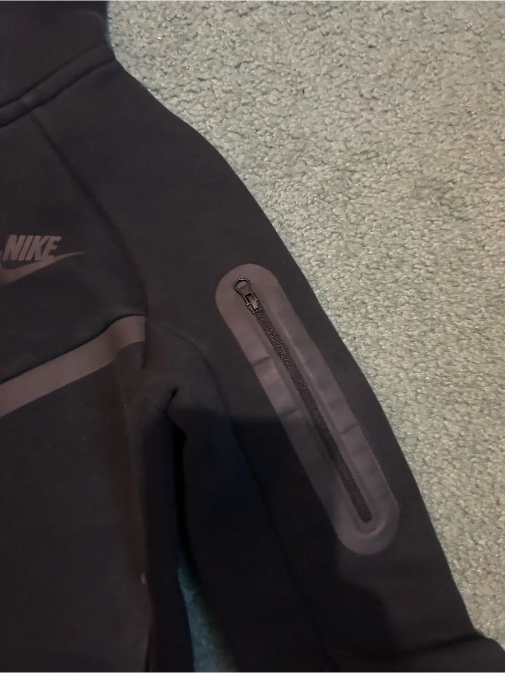 Nike sleek black